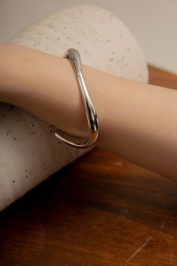Zen Flow Bangle (Silver)