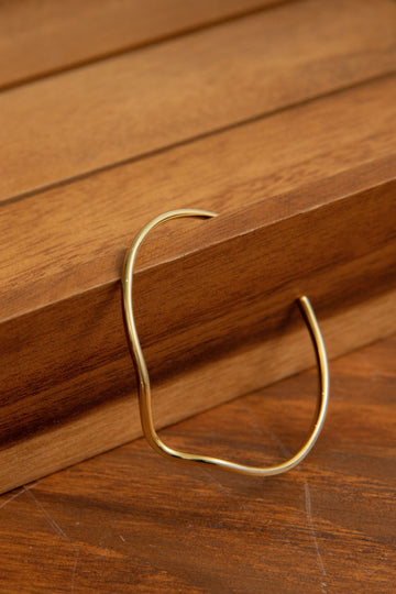 Luna Curve Bangle (Gold)