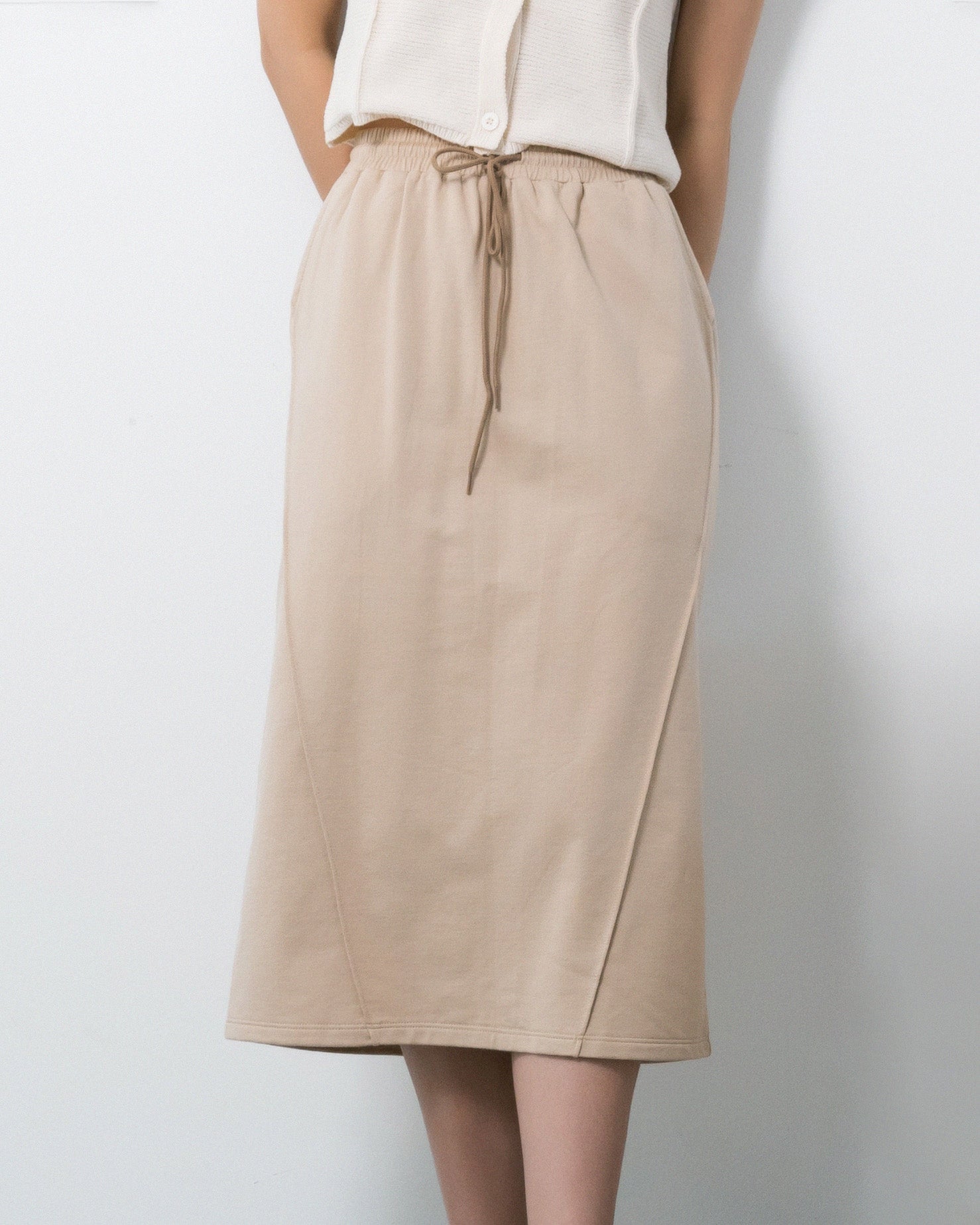 Cutline Pencil Midi Skirt (Khaki)