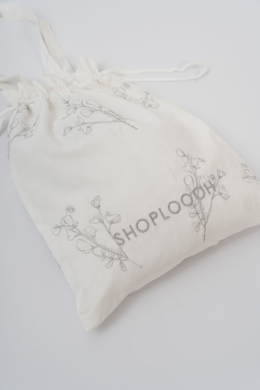 SHOPLOOOH Magnolia Embroidery Drawstring Tote Bag (White)