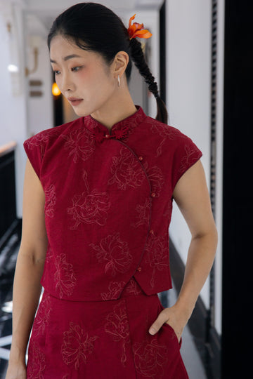 Floral Rouge Mandarin Collar Sleeveless Top (Red)