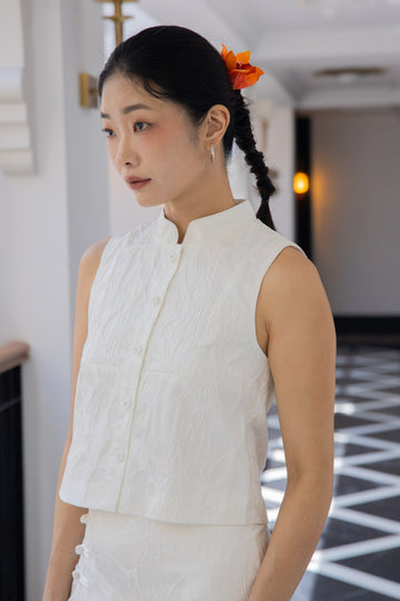 Moonlit Bloom Mandarin Collar Embroidery Sleeveless Top (White)