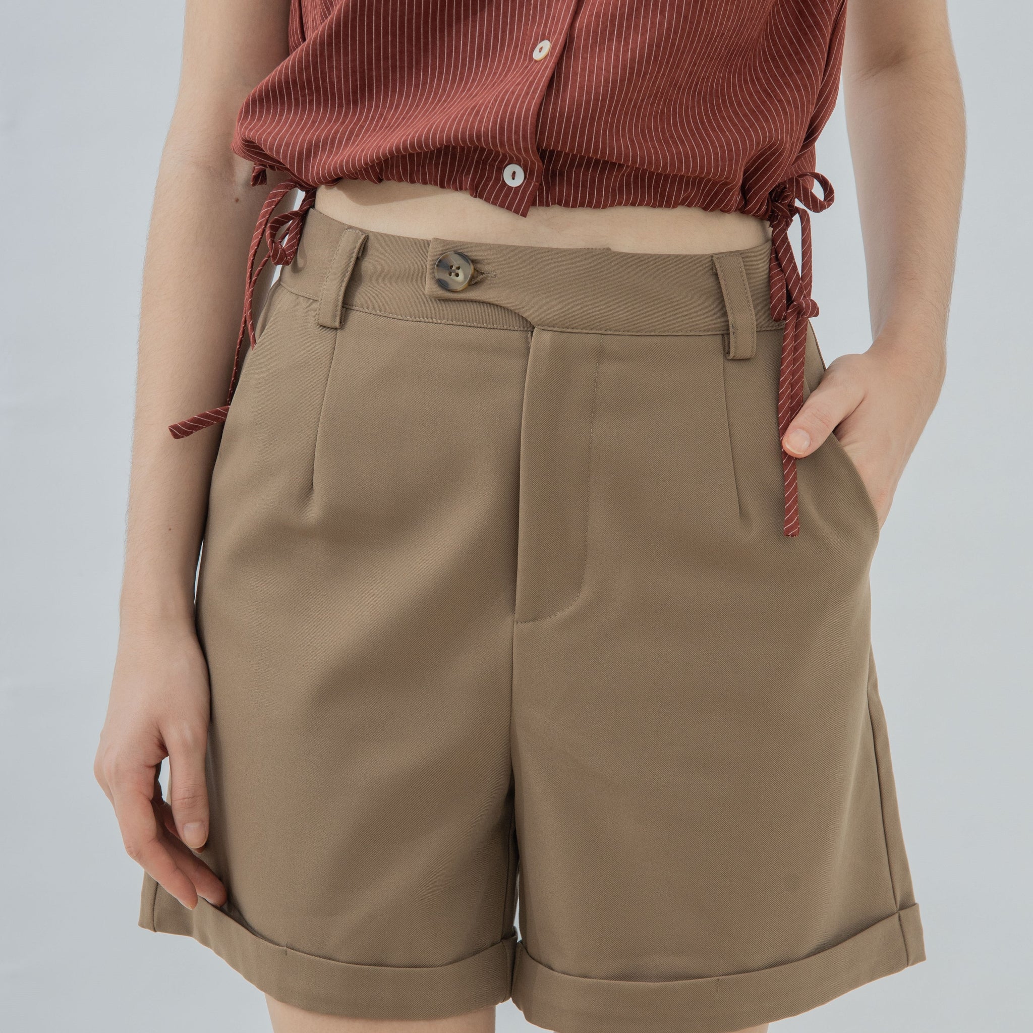 Side Button Folded Bermuda Shorts (Khaki)