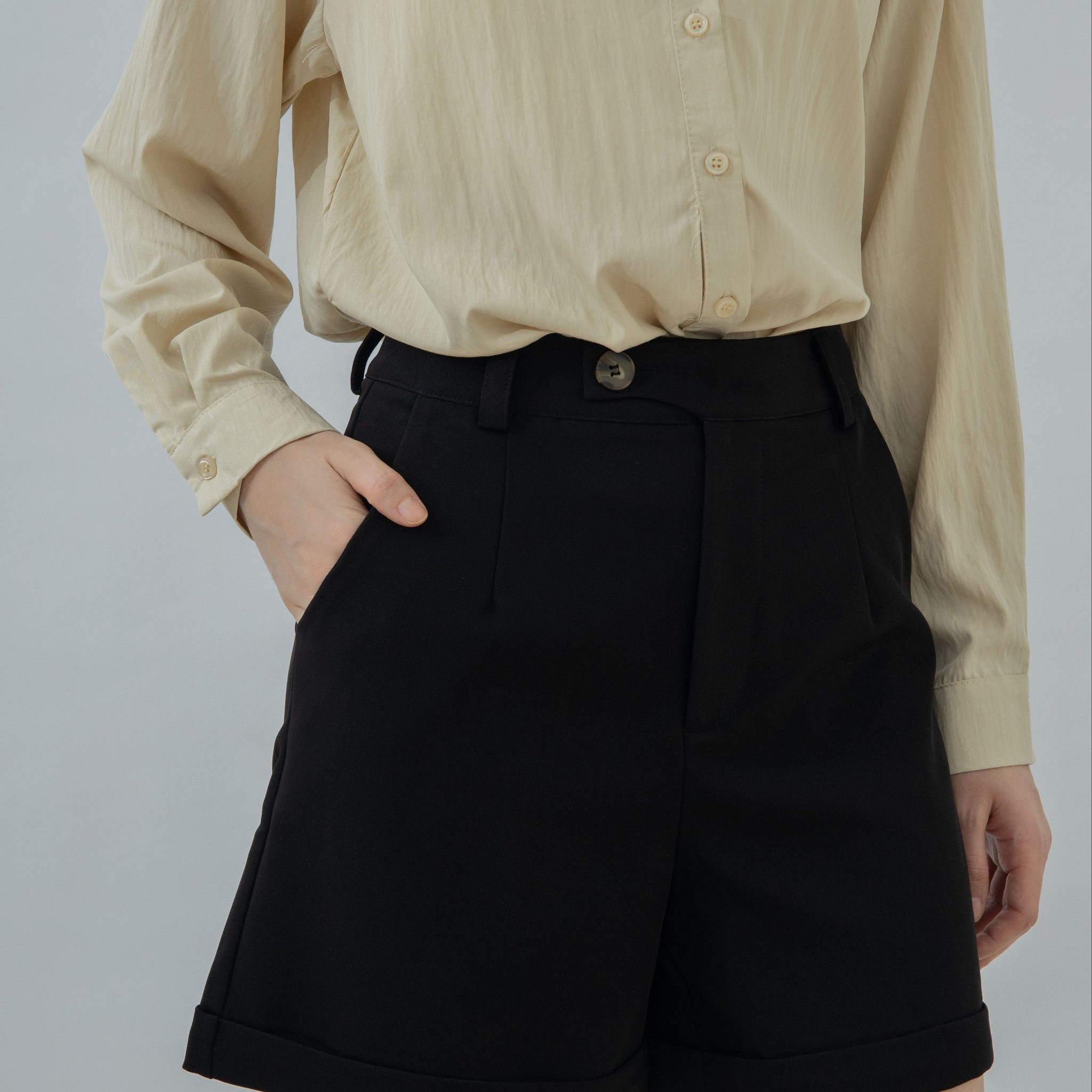 Side Button Folded Bermuda Shorts (Black)