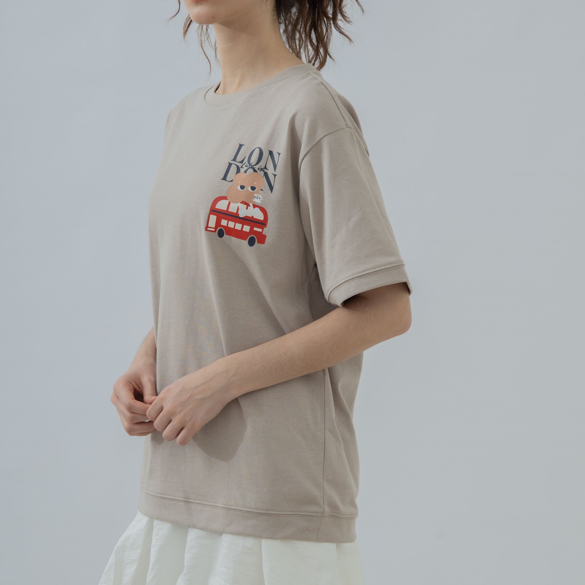 LULU On London Buss Embroidery Graphic Tee (Khaki Grey)