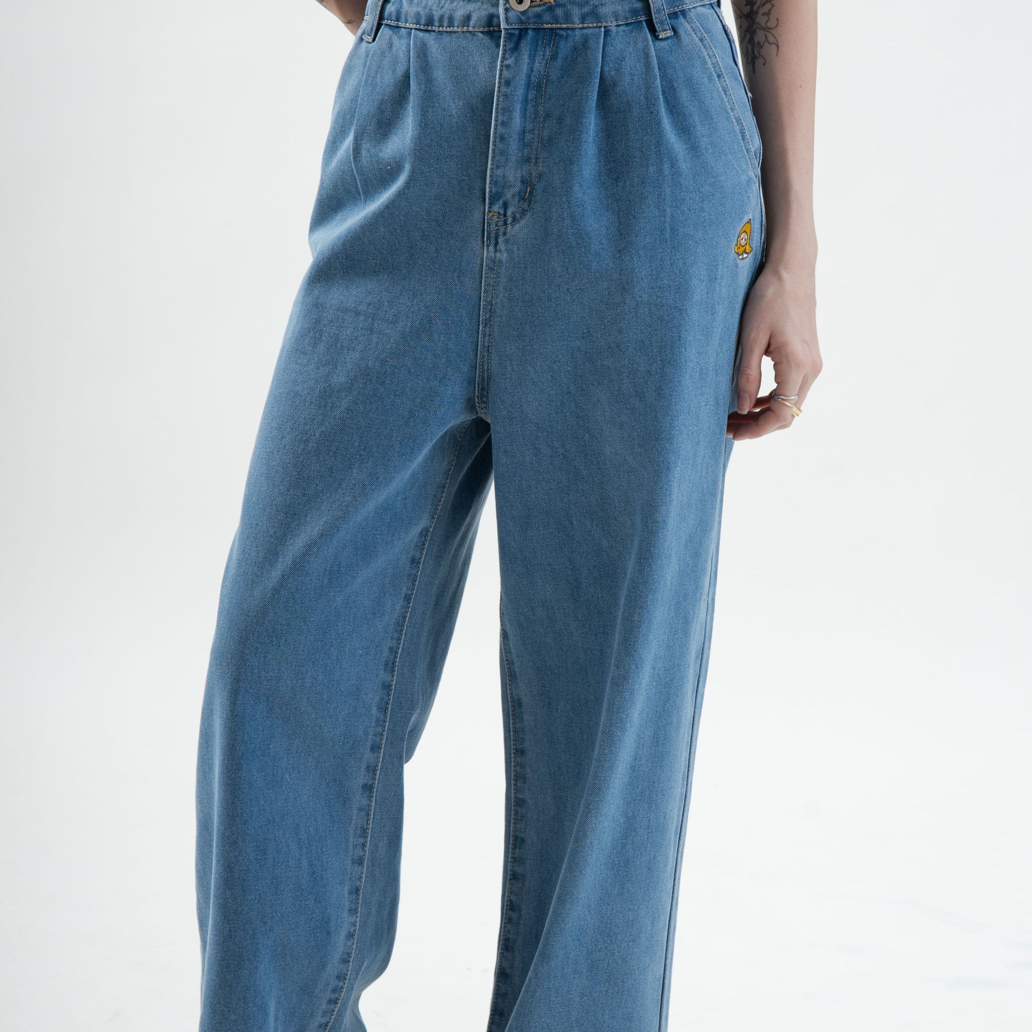 LULU Banana Embroidery Pleated Jeans (Denim)