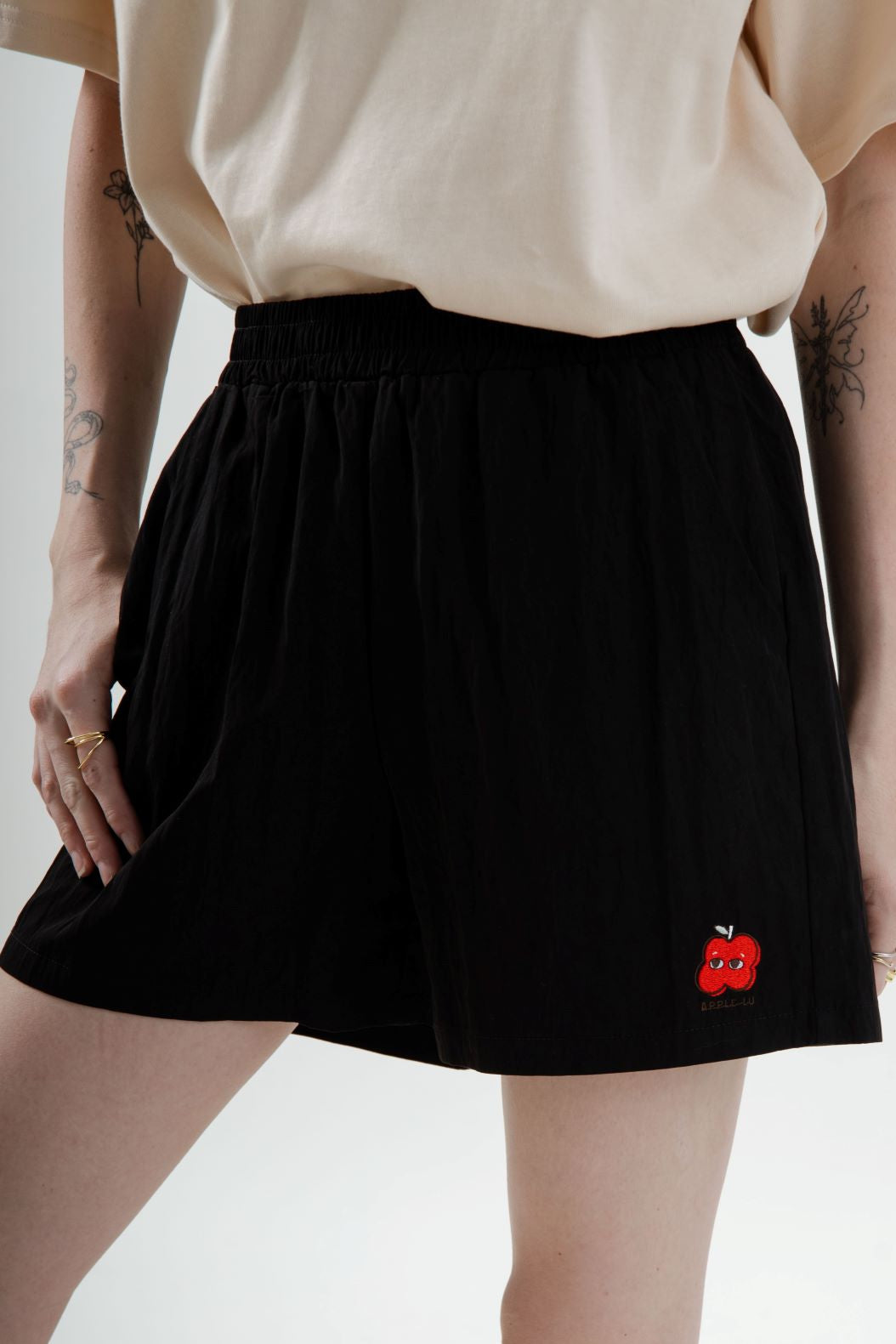 Apple-LU Nylon Elastic Relax Shorts (Black)