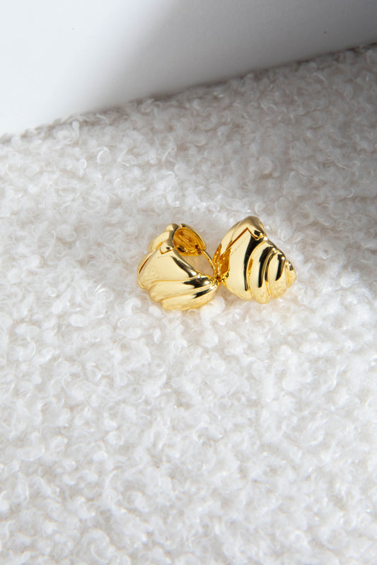 Shell Shaped Earrings (Gold)