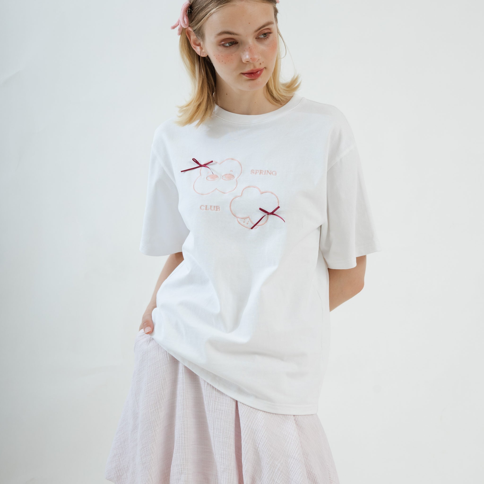 LULU Spring Club Ribbon Embroidery Tee (White)