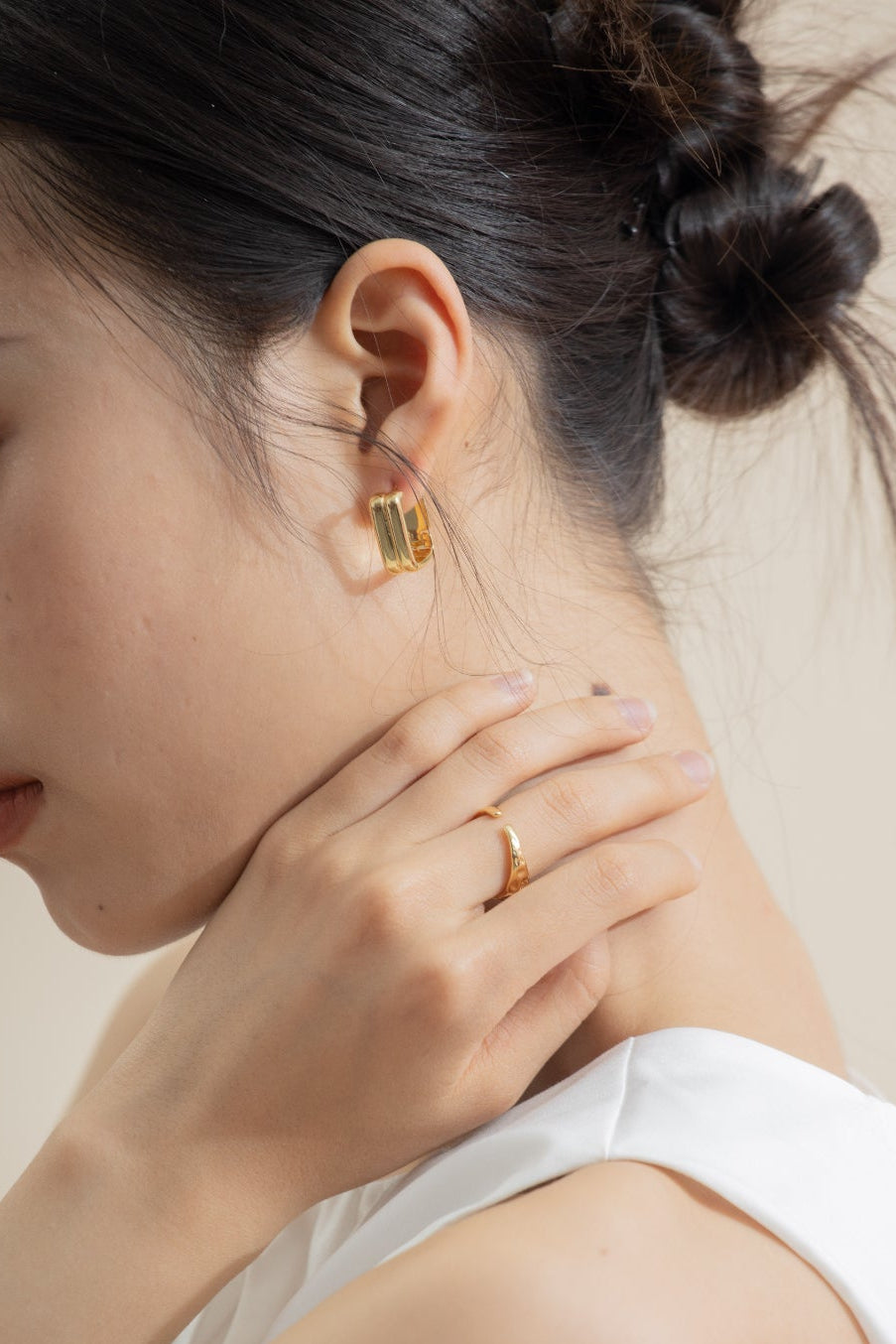 Edge Square Hoops Earrings (Gold)