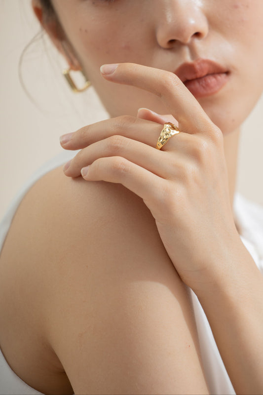 Contoured Cut-Out Ring (Gold)