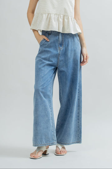 Lightweight Wide Leg Jeans (Washed Denim)