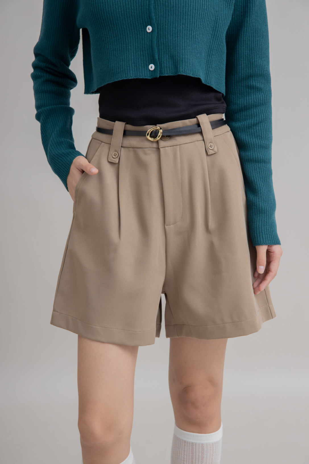 Button Loop Pleated Shorts (Khaki)