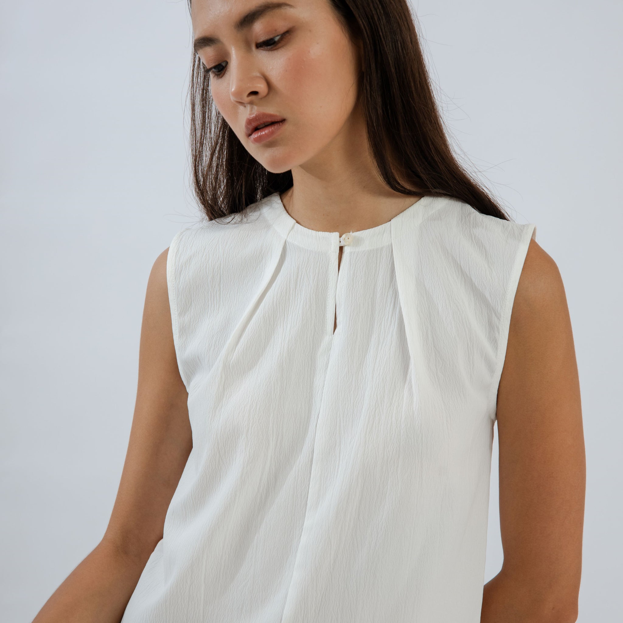 Round Pleated Neckline Sleeveless Top (Ivory)