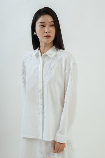 Magnolia Embroidery Hidden Button Shirt (White)