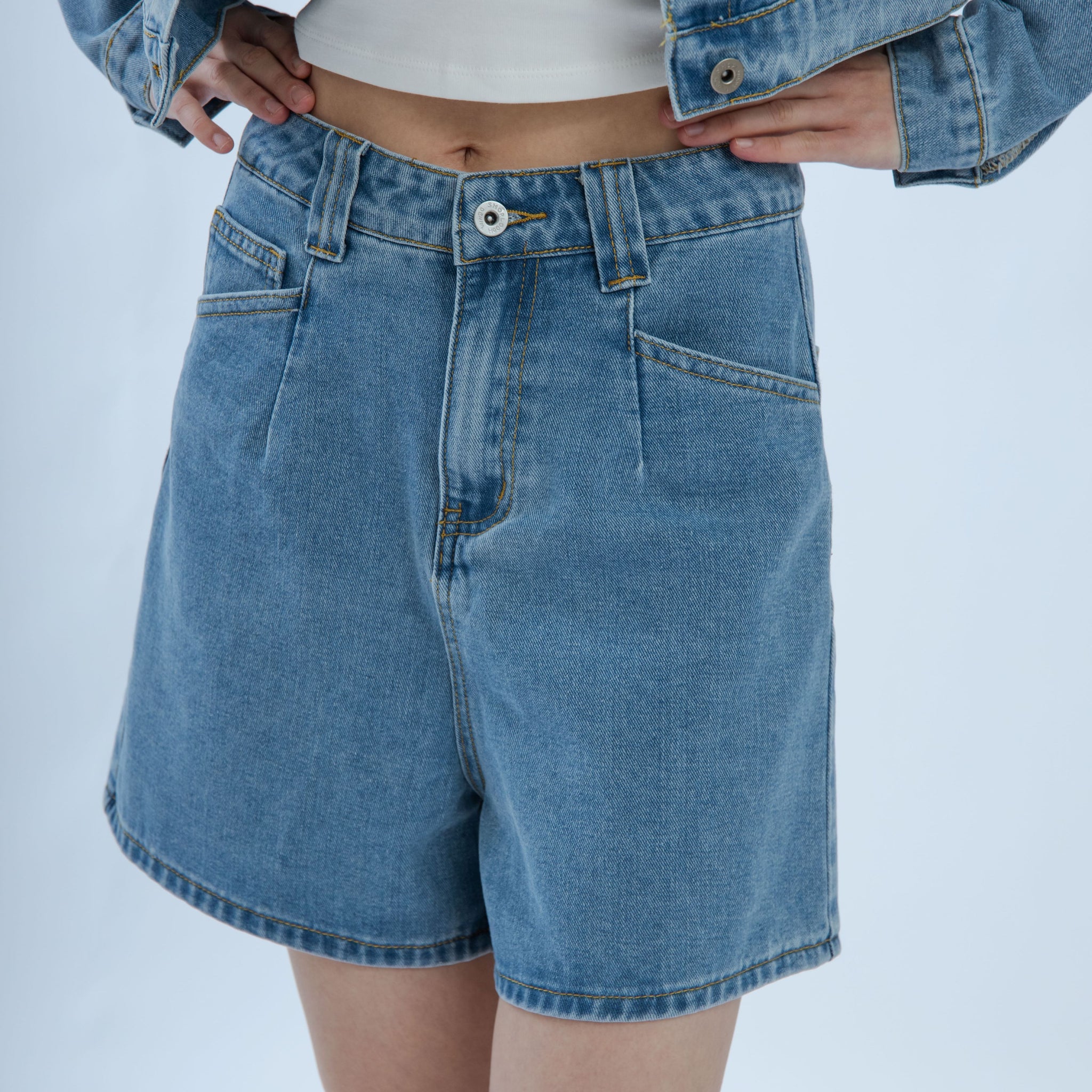 Mid-Length Side Pockets Denim Shorts (Denim)
