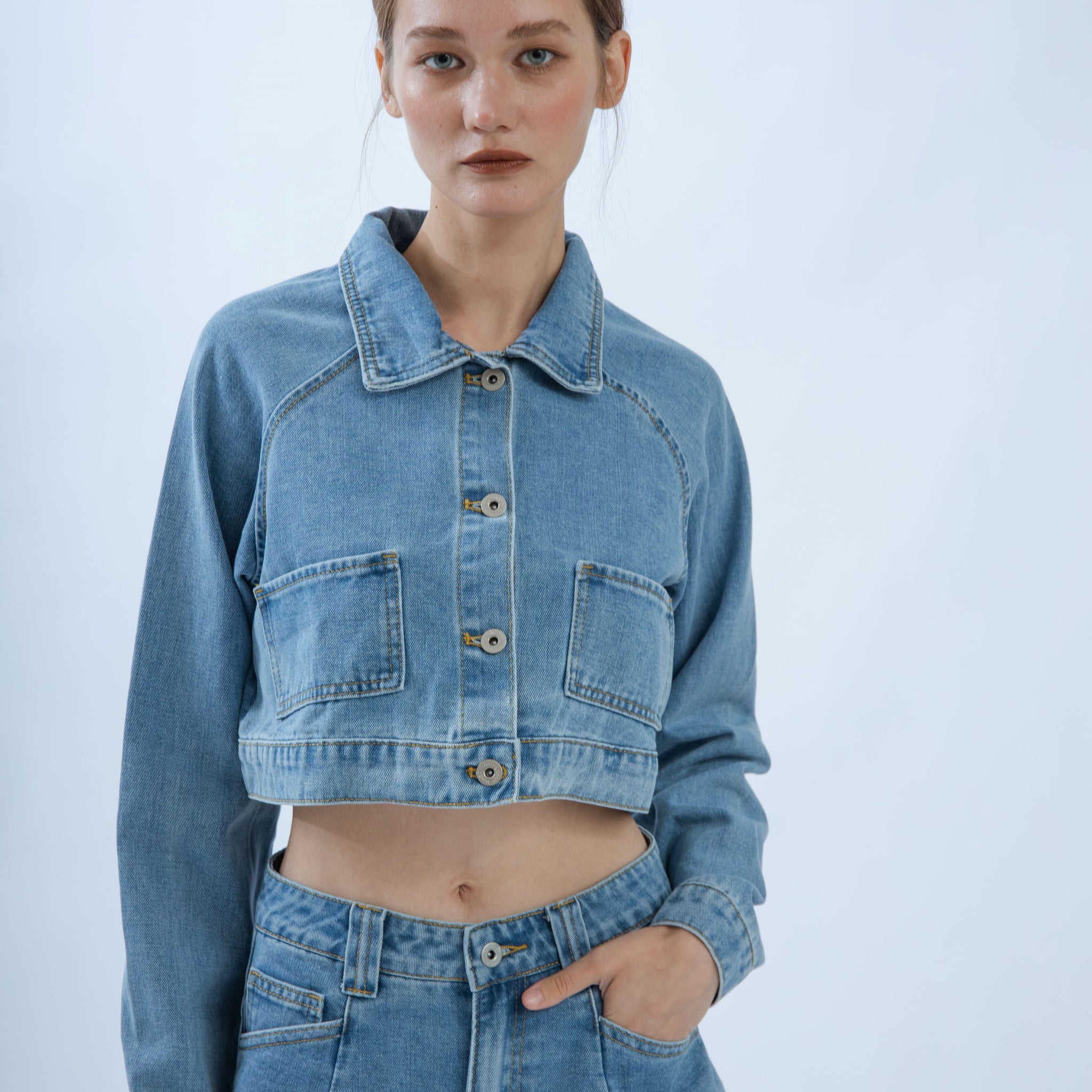 Front Pockets Cropped Jacket (Denim)