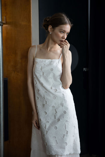 Lacevine Embroidery Sleeveless Dress (Ivory)