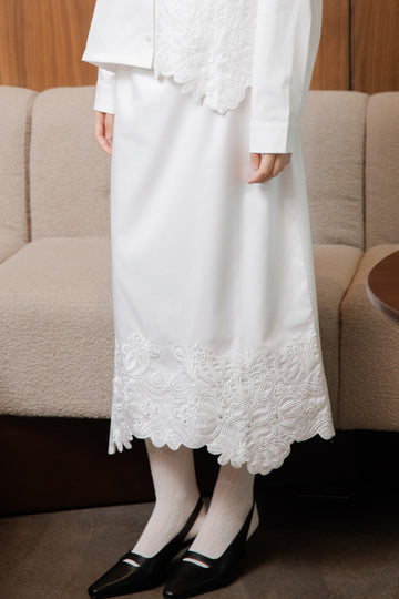 Petala Embroidery Long Skirt (Ivory)