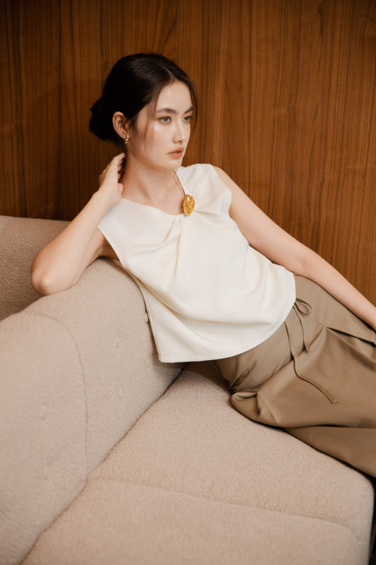 Sleeveless Detail Pin Top (Ivory)