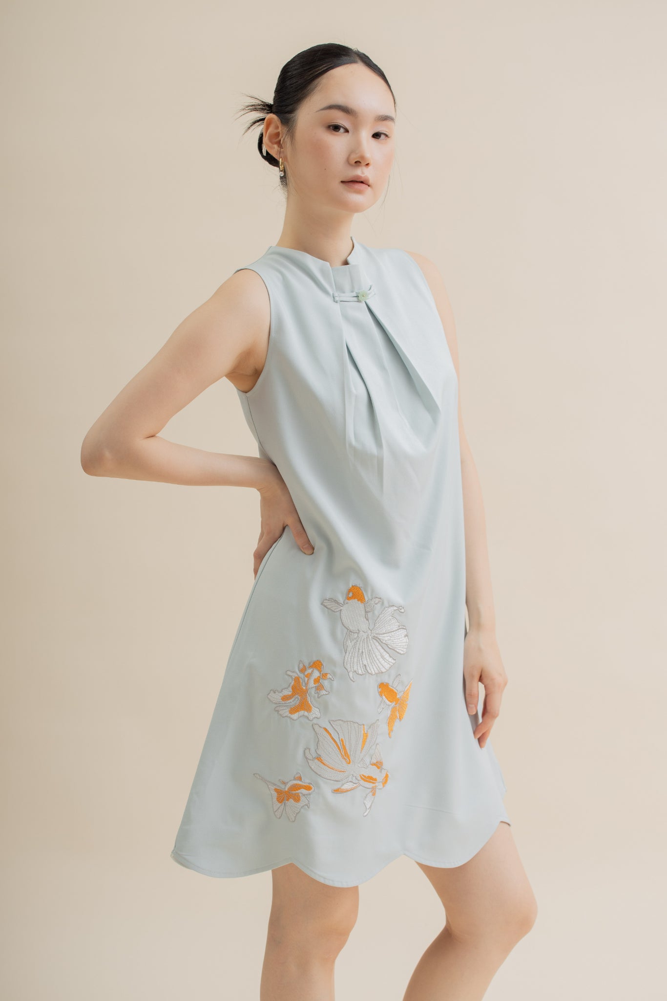 Goldfish Embroidery Pleated Sleeveless Dress (Blue)