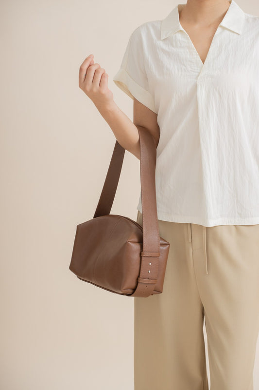 Boxy Leather Shoulder Bag (Brown)